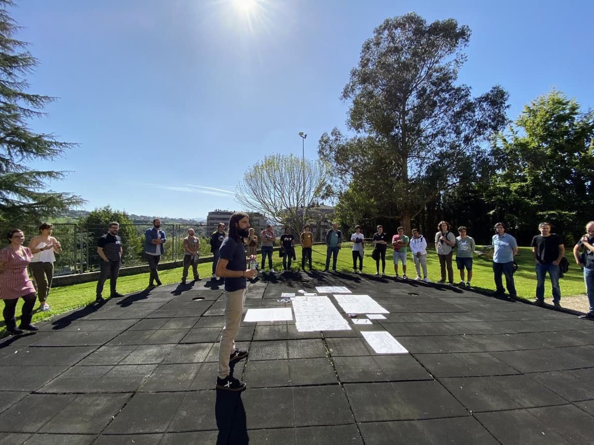 Daniel Carral facilitating an Open Space closing circle at the University of Oviedo