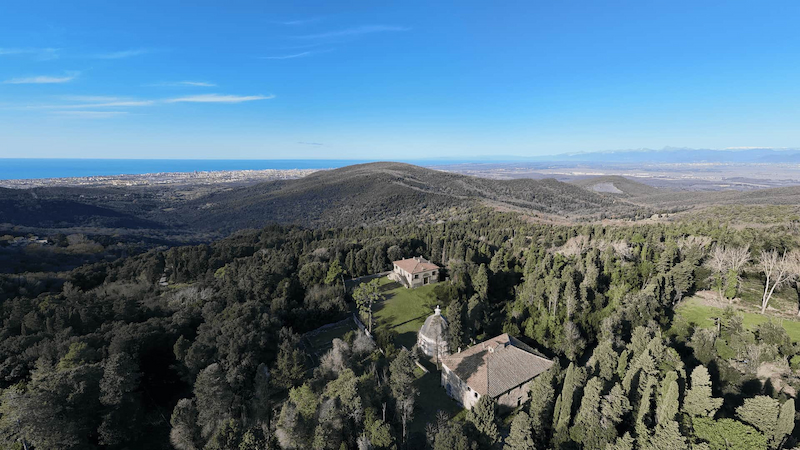 Aerial view of Valle Benedetta retreat center in Tuscany